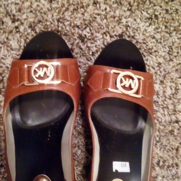 Michael Korrs - Picture 4 of 4